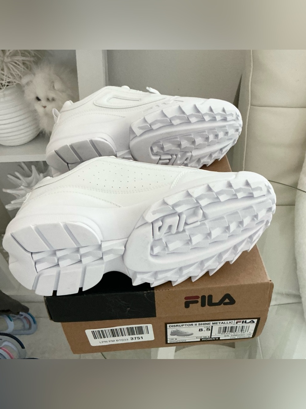 NEW Fila White Disrupter II Metallic Sneakers Size 8.5 - Picture 6 of 6